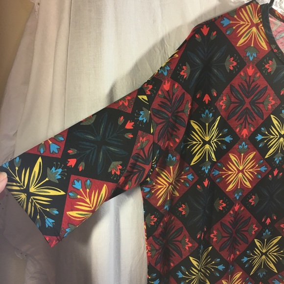 New LuLaRoe Irma Top. Size XS (fits M & L too) - Picture 6 of 9